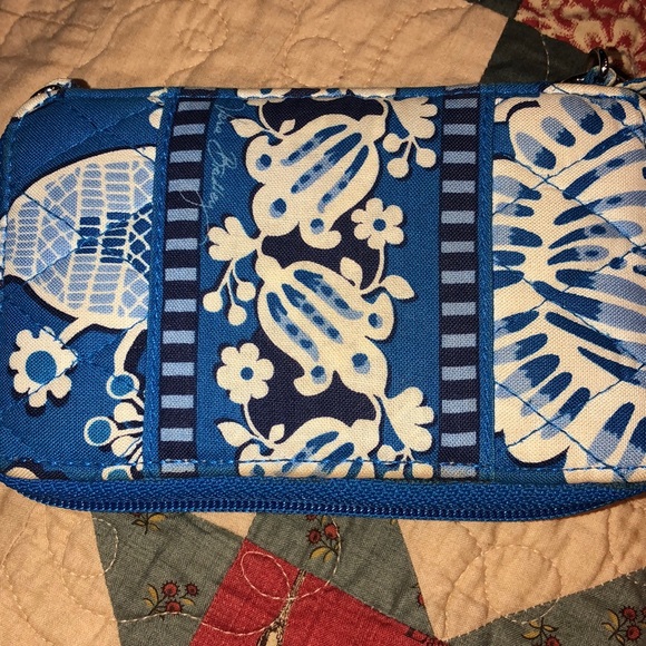 Vera Bradley Wristlet Phone Wallet Blue Lagoon - Picture 3 of 3